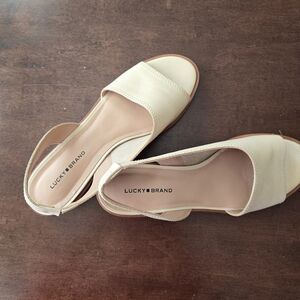 Lucky Brand Women's Tan Sandals